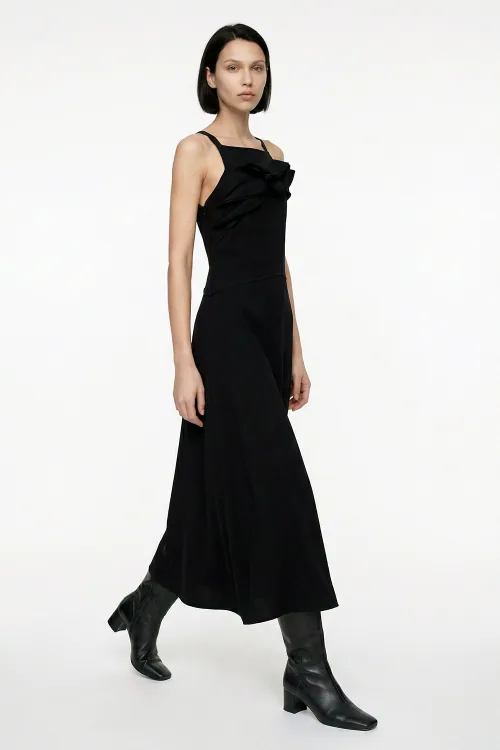 Vestido Malha Dupla Leve Detalhe Decote — FIT