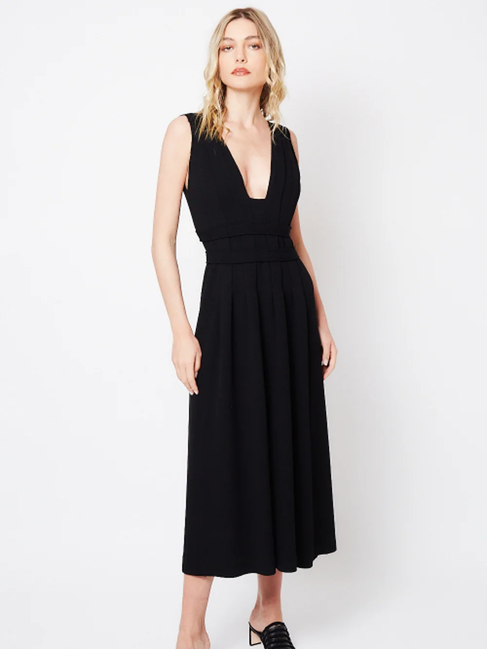 Vestido Bouclê Entrelaçado Sem Mangas — FIT