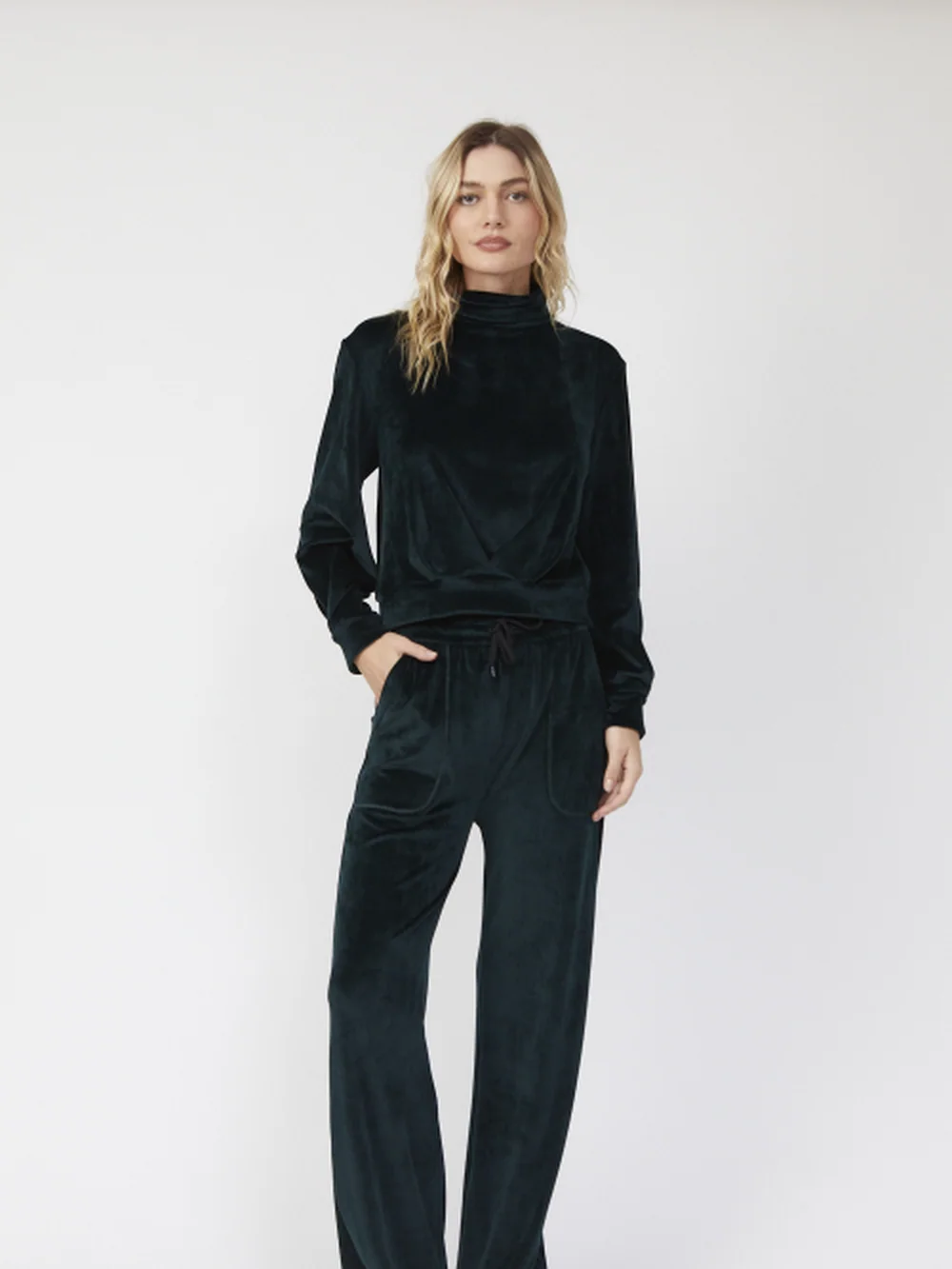 Blusa Malha Veludo Barra Aplicada — FIT